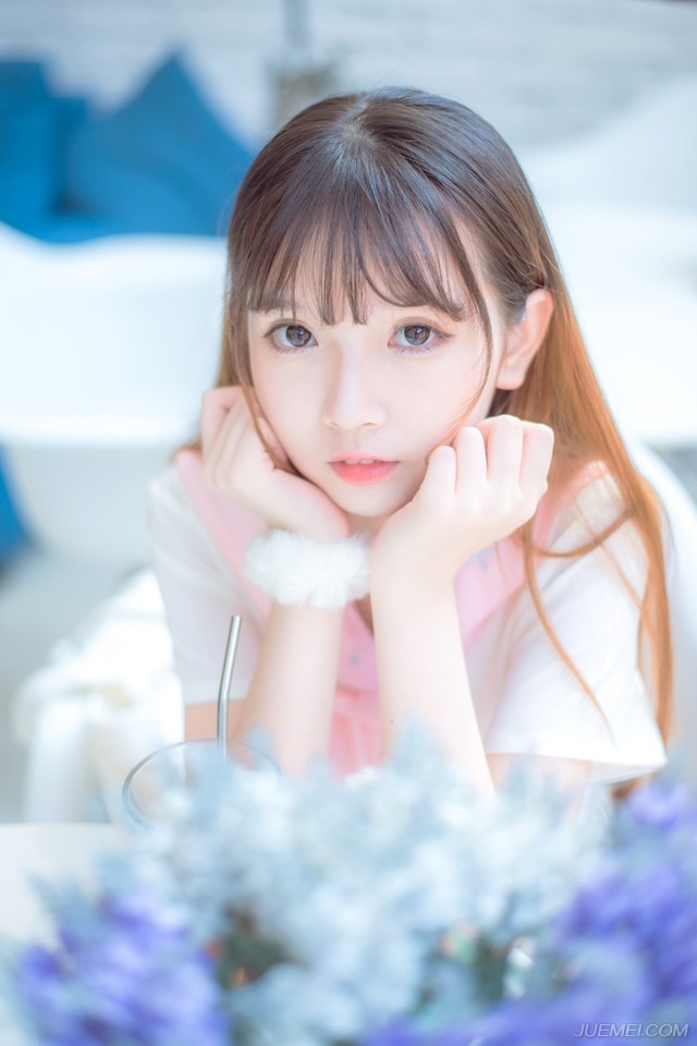 而原本魏延以为，这一路之上关卡重重，至少也能对庞统进行一些迟滞，可以让自己率领大军与庞统汇合，但结果依旧让他失望，从阆中一直行军到绵竹关，所有路过的城池，都已经换上了吕布的旗号，让魏延生出一股在自家领地行军的错觉。